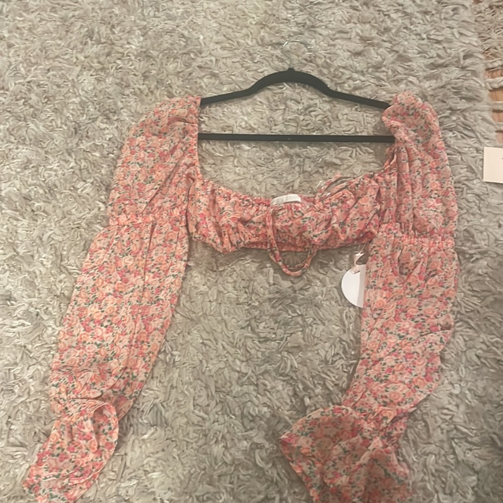 New with tags revolve long sleeve floral crop top